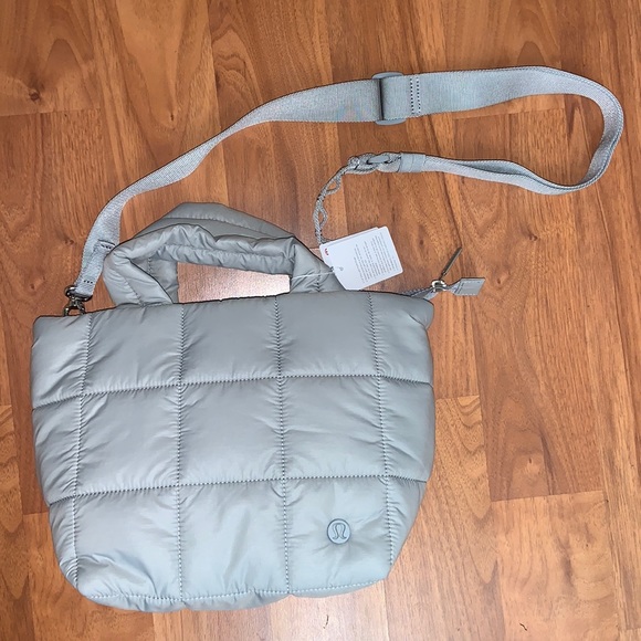 NWT Lululemon Athletica Quilted Grid Crossbody Bag In Silver Drop ASIA EXCLUSIVE - Picture 4 of 12